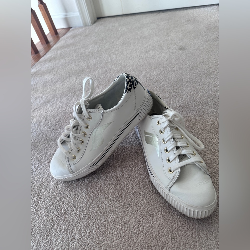 KEDS White Sneaker with leopard accent